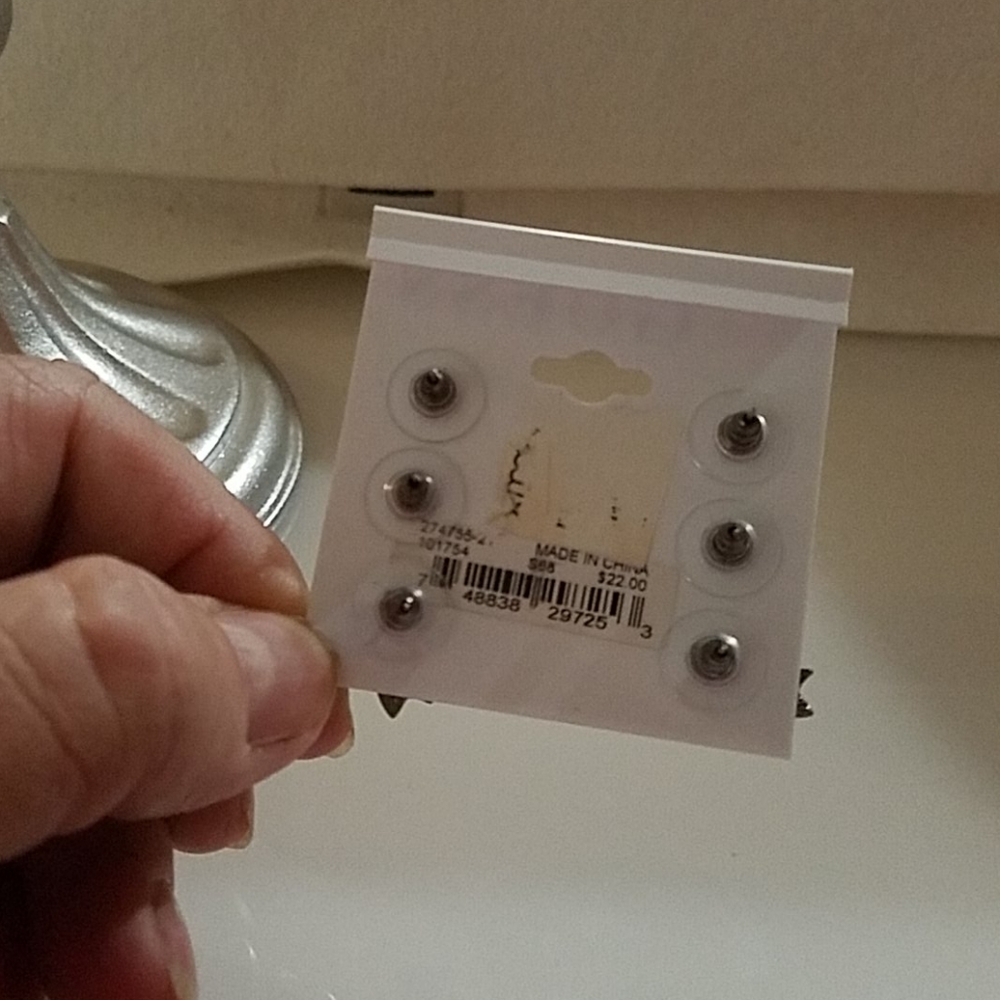 GUESS stud earrings - Picture 6 of 6